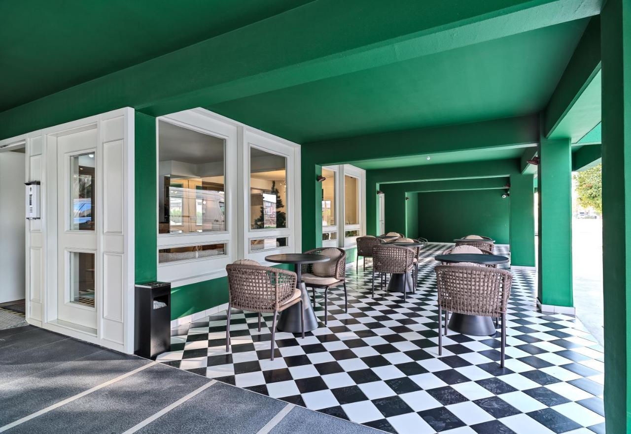 Liv The City Suites Adults Only Lárnaca Exterior foto