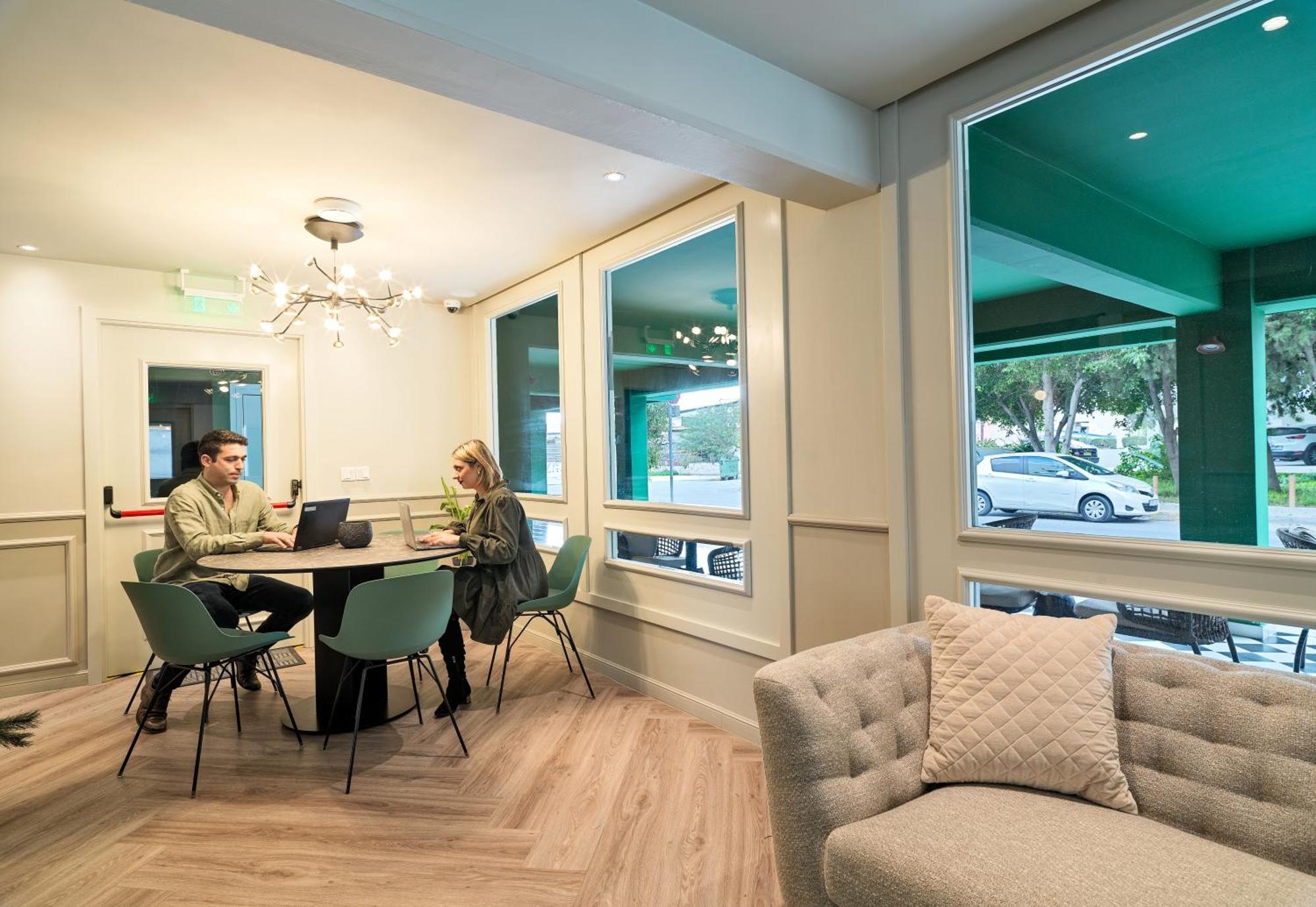 Liv The City Suites Adults Only Lárnaca Exterior foto