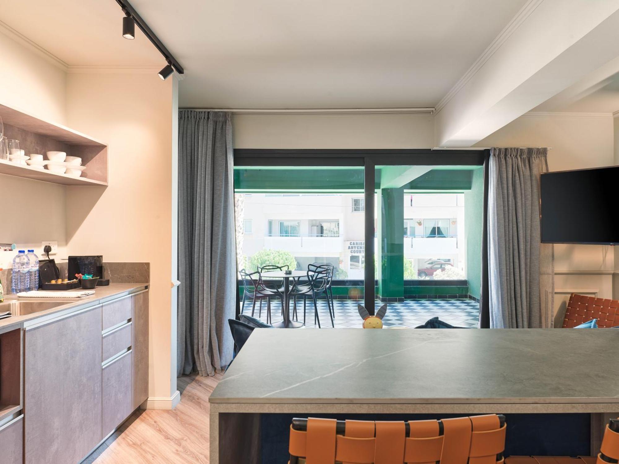 Liv The City Suites Adults Only Lárnaca Exterior foto