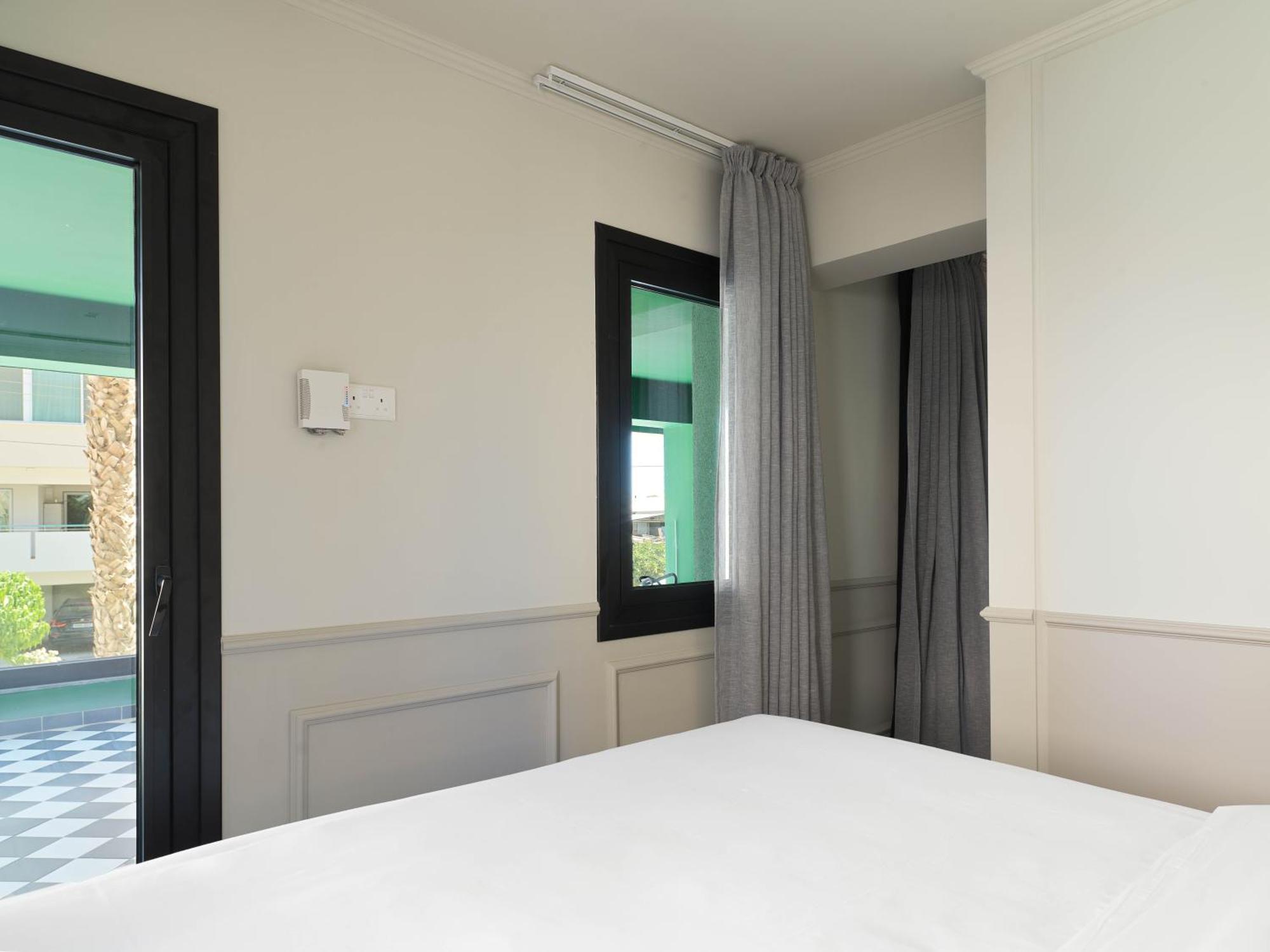 Liv The City Suites Adults Only Lárnaca Exterior foto