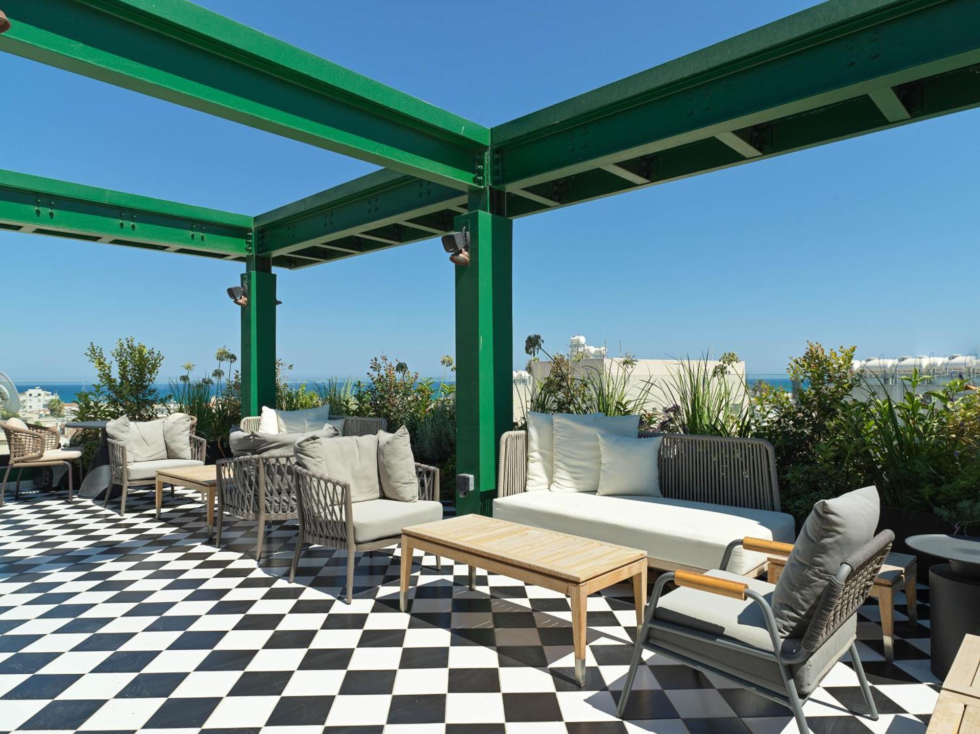 Liv The City Suites Adults Only Lárnaca Exterior foto